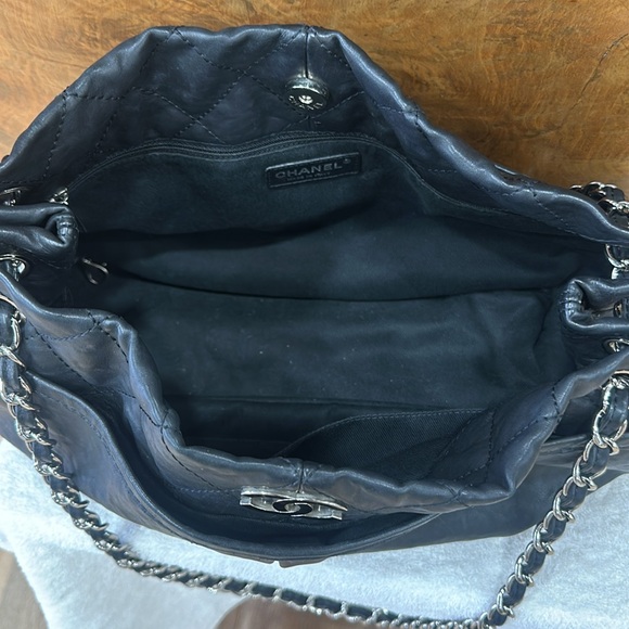 Vintage Chanel Leather Tote - Picture 3 of 6